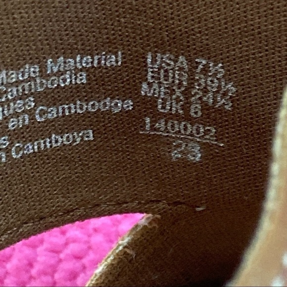 COMFORT PLUs Tan faux leather 2.75" WEDGE HEEL SLIP ON SANDALS SZ  7.5 - Picture 6 of 7